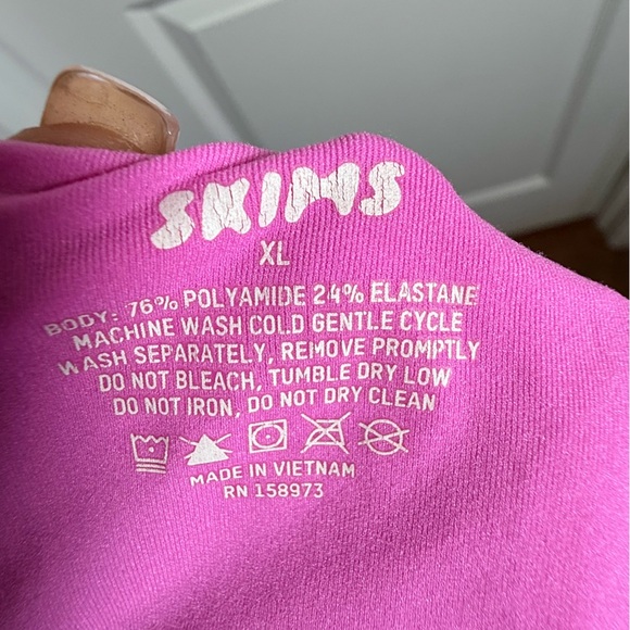 SKIMS Pink Fitted Bodysuit, size XL, new without tags - Picture 3 of 3